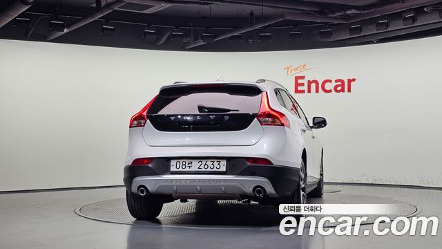 Volvo V40 2019 — photo 4