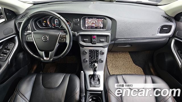 Volvo V40 2019 — photo 10