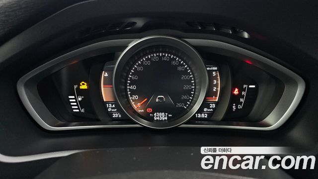 Volvo V40 2019 — photo 11