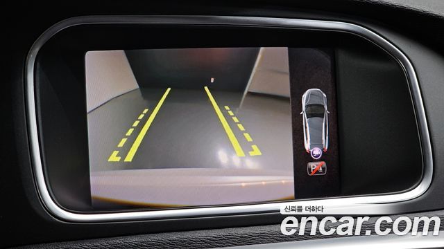 Volvo V40 2019 — photo 21