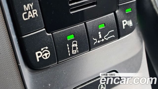 Volvo V40 2019 — photo 23