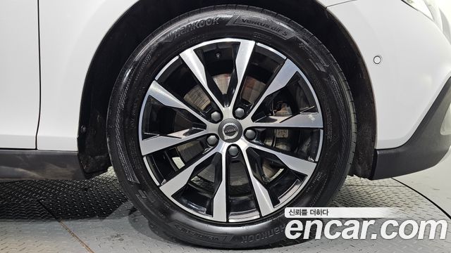 Volvo V40 2019 — photo 7