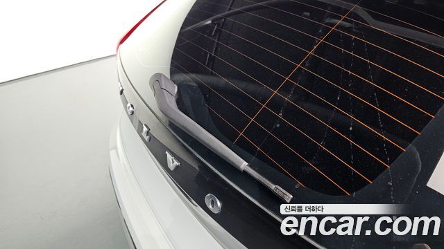 Volvo V40 2019 — photo 27