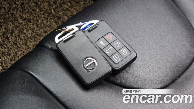Volvo V40 2019 — photo 30
