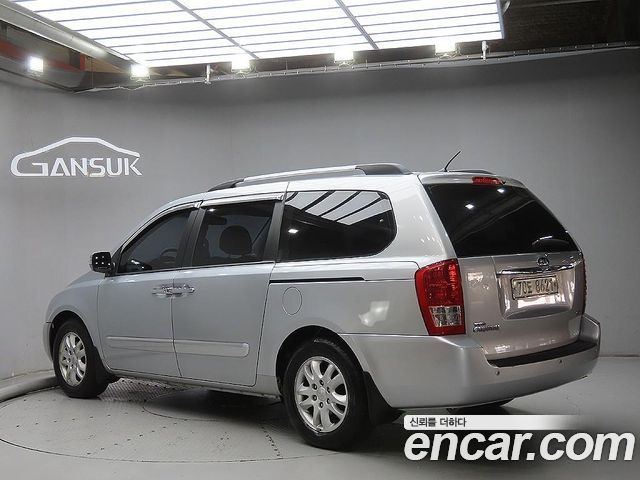 Kia Canival 2011 — photo 2