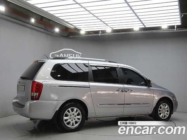 Kia Canival 2011 — photo 4