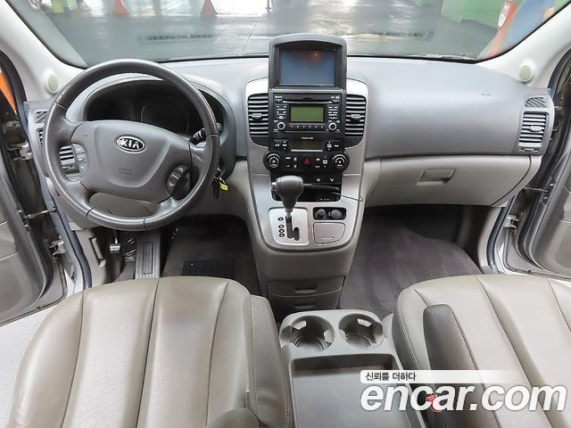Kia Canival 2011 — photo 9