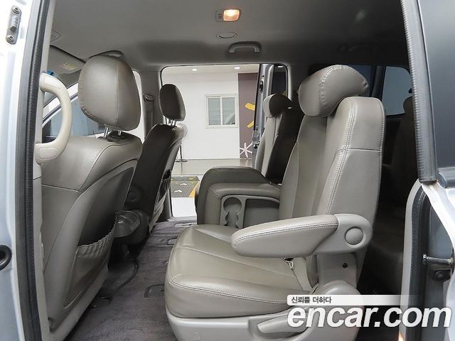 Kia Canival 2011 — photo 10