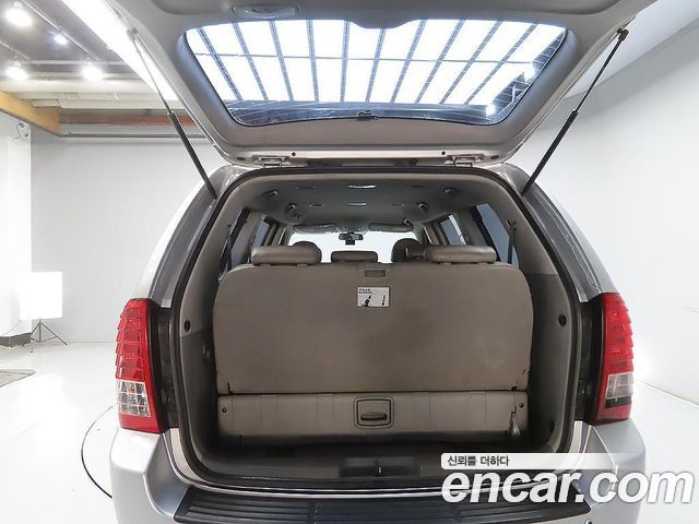 Kia Canival 2011 — photo 11