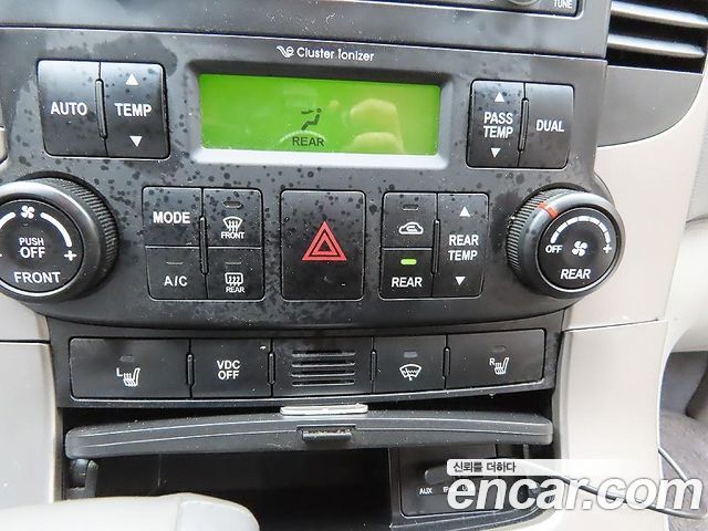 Kia Canival 2011 — photo 16
