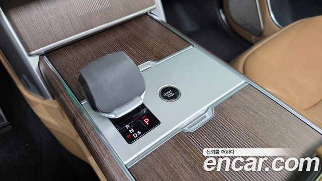 Land Rover Range Rover 2024 — photo 12