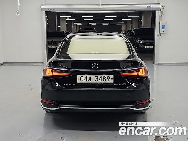 Lexus ES 2019 — photo 3