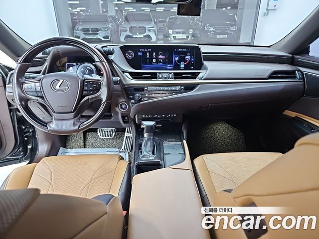 Lexus ES 2019 — photo 7