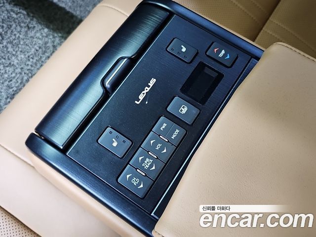 Lexus ES 2019 — photo 15