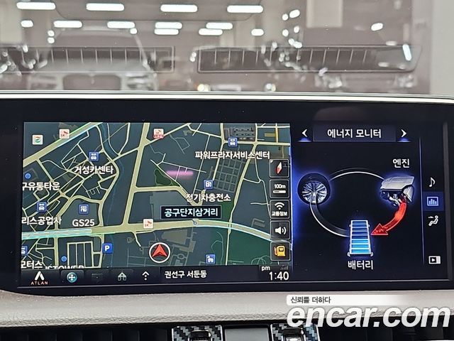 Lexus ES 2019 — photo 17