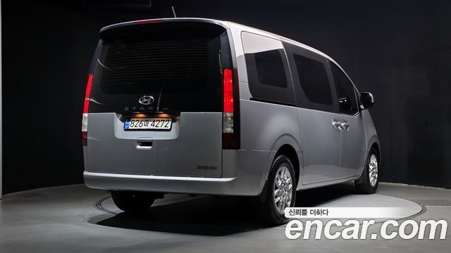 Hyundai Staria 2022 — photo 2