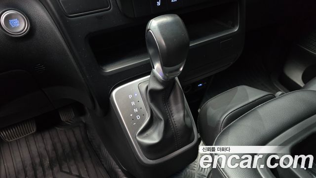 Hyundai Staria 2022 — photo 12