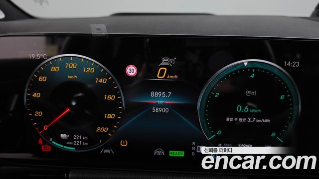 Mercedes-Benz EQA 2024 — photo 11