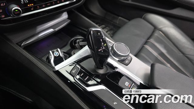 BMW 5-Series 2018 — photo 9
