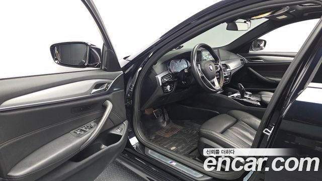 BMW 5-Series 2018 — photo 10