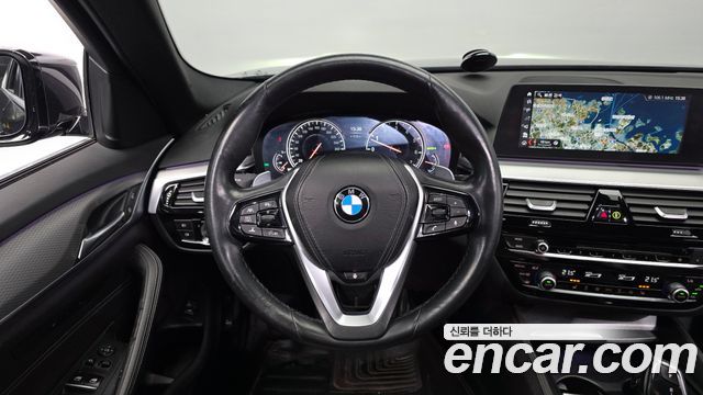 BMW 5-Series 2018 — photo 13