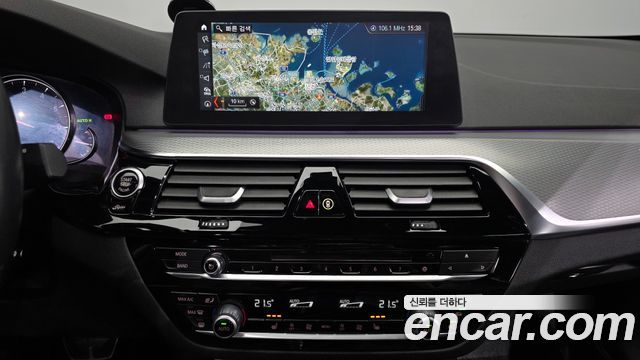 BMW 5-Series 2018 — photo 15