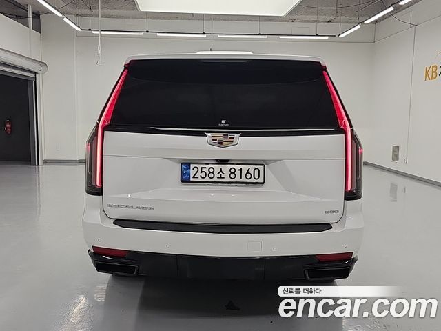 Cadillac Escalade 2022 — photo 3