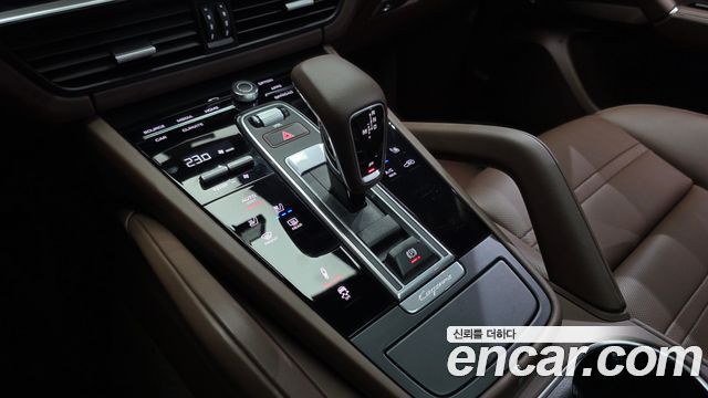 Porsche Cayenne 2021 — photo 12