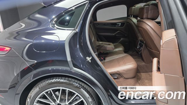 Porsche Cayenne 2021 — photo 17