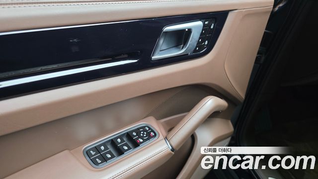 Porsche Cayenne 2021 — photo 14