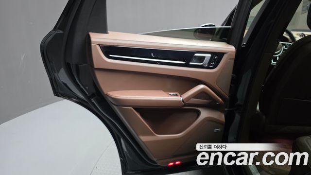 Porsche Cayenne 2021 — photo 15
