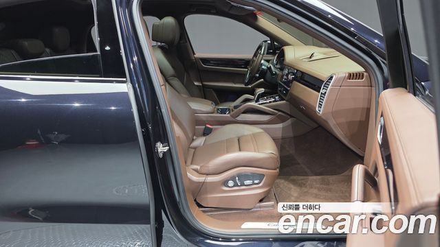 Porsche Cayenne 2021 — photo 16