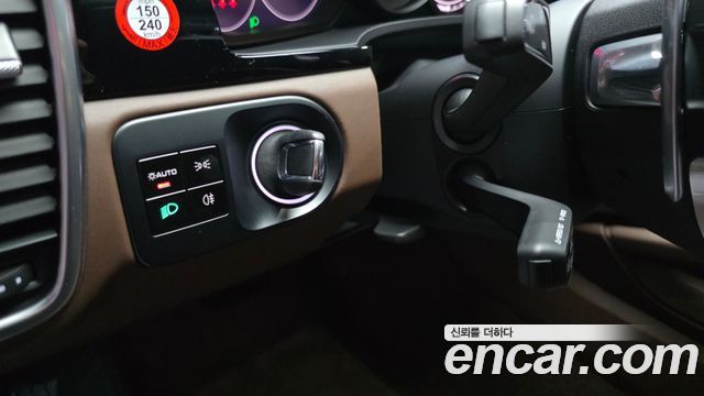 Porsche Cayenne 2021 — photo 28