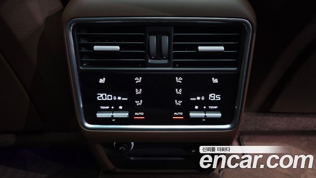 Porsche Cayenne 2021 — photo 31