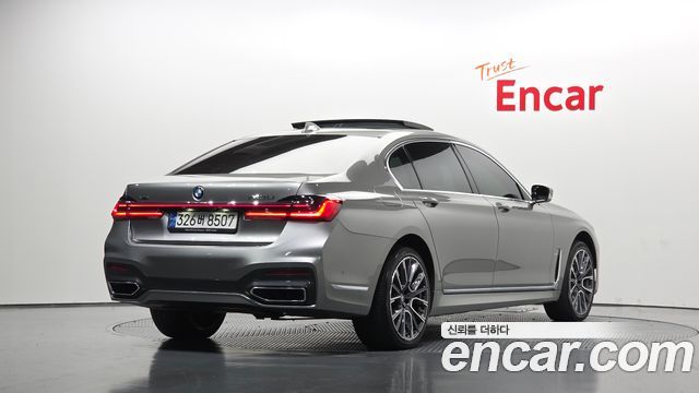 BMW 7-Series 2022 — photo 2