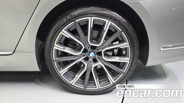 BMW 7-Series 2022 — photo 5