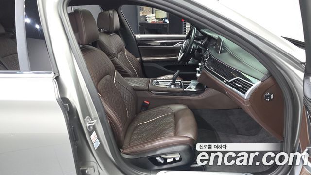 BMW 7-Series 2022 — photo 17
