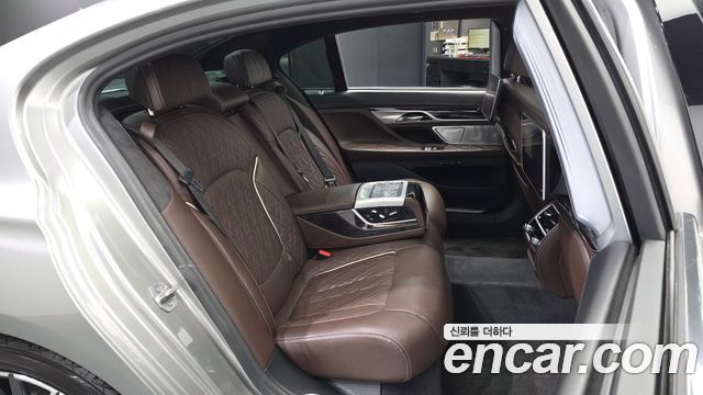 BMW 7-Series 2022 — photo 18