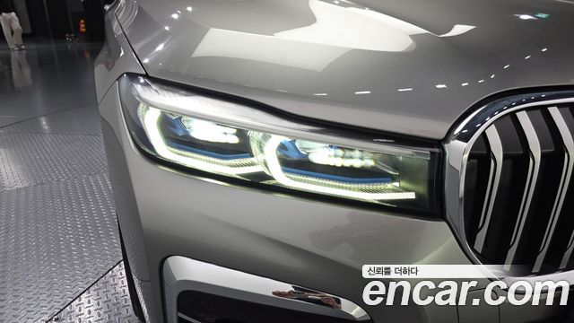 BMW 7-Series 2022 — photo 8
