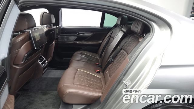 BMW 7-Series 2022 — photo 16