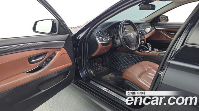 BMW 5-Series 2016 — photo 10