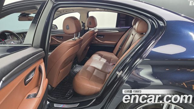 BMW 5-Series 2016 — photo 11