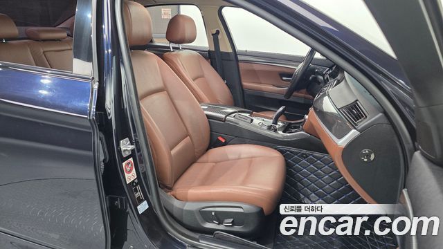 BMW 5-Series 2016 — photo 12