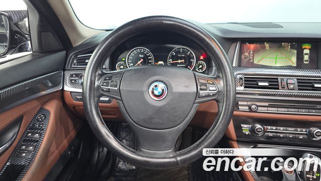BMW 5-Series 2016 — photo 13