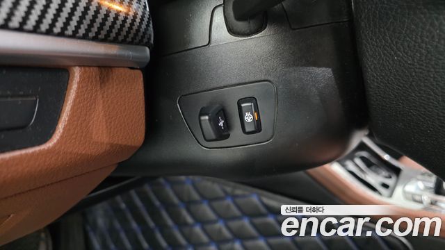 BMW 5-Series 2016 — photo 16