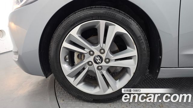 Hyundai AVANTE 2017 — photo 5