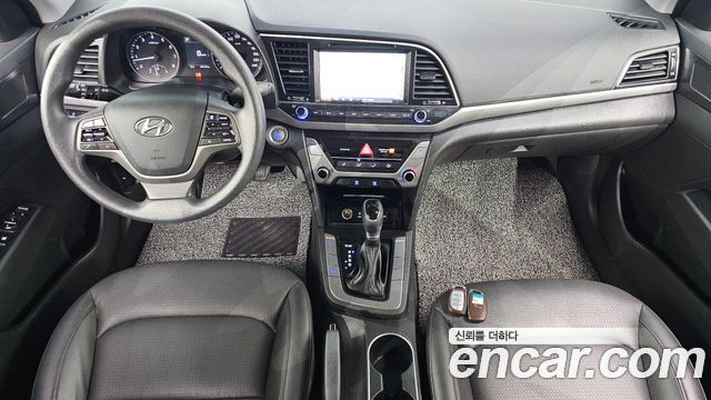 Hyundai AVANTE 2017 — photo 10