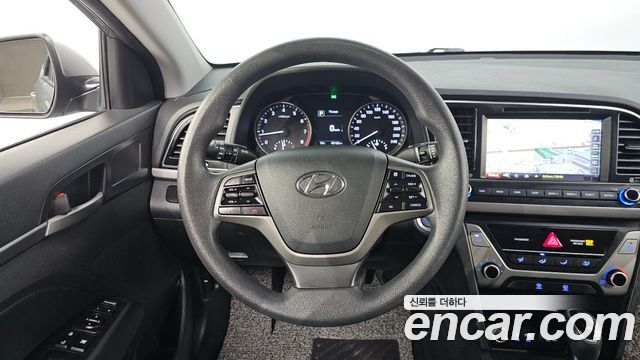 Hyundai AVANTE 2017 — photo 19