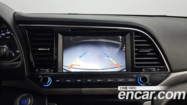 Hyundai AVANTE 2017 — photo 21