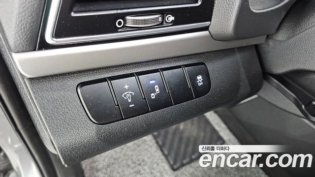 Hyundai AVANTE 2017 — photo 24
